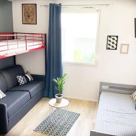 Studio2-hotel Futuroscope / 8min A Pieds/ 1-4 Personnes Apartmán *